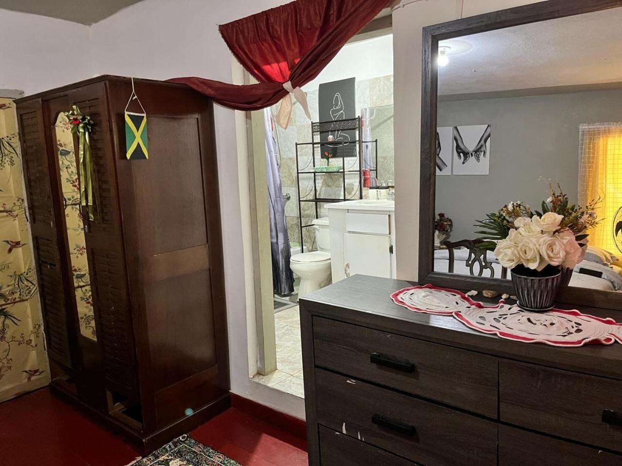 Nine Miles Cultural Hangouts&Tours Stepney Extérieur photo