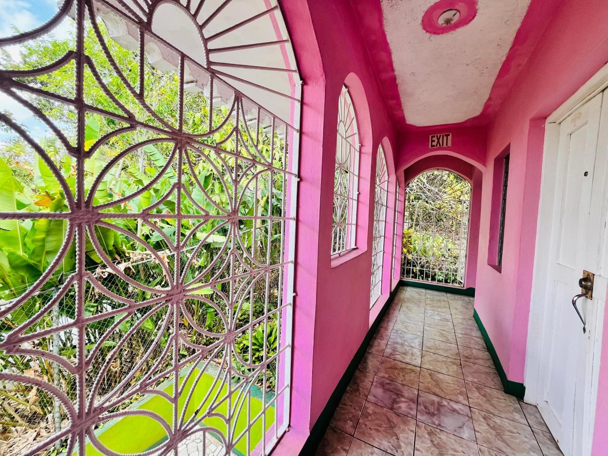 Nine Miles Cultural Hangouts&Tours Stepney Extérieur photo